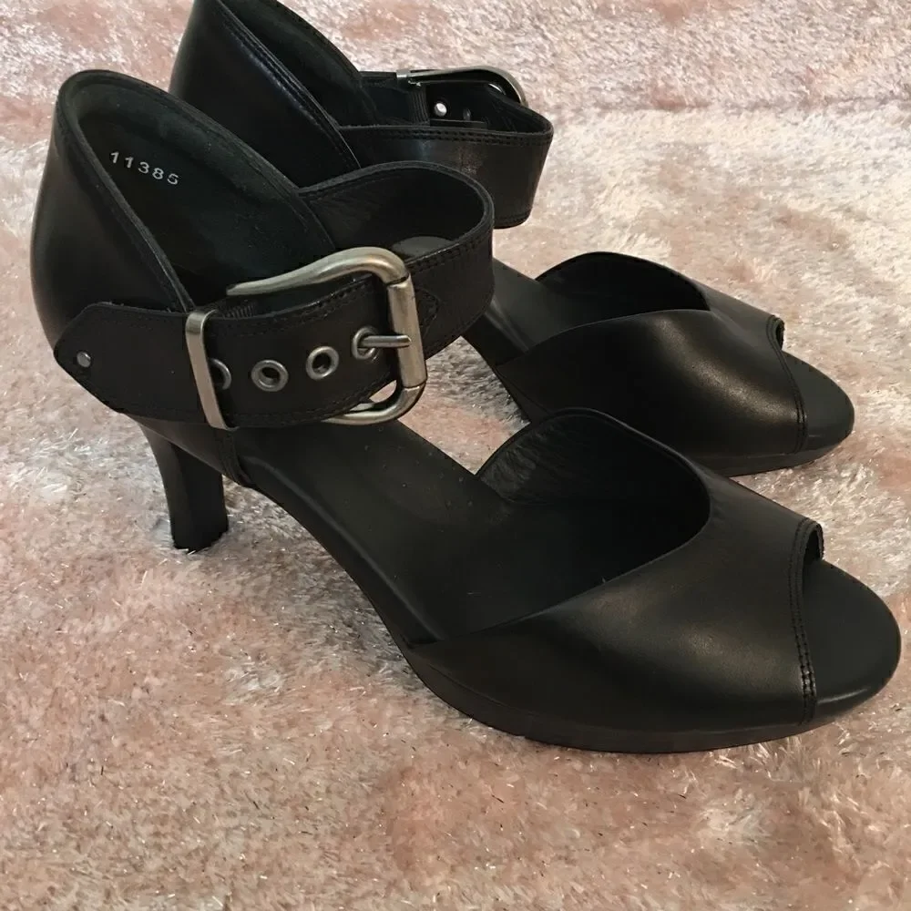 Leather oversized buckle strap peep toe heels! EXTREME COMFORT